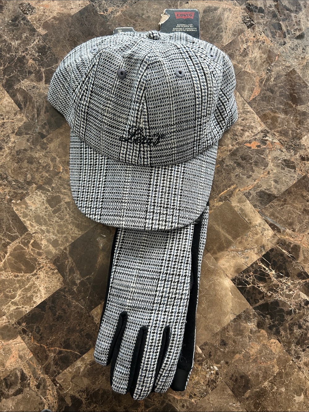 NWT 🆕 Levi’s Women’s Houndstooth Baseball Cap (one size) & Gloves (size S) Set